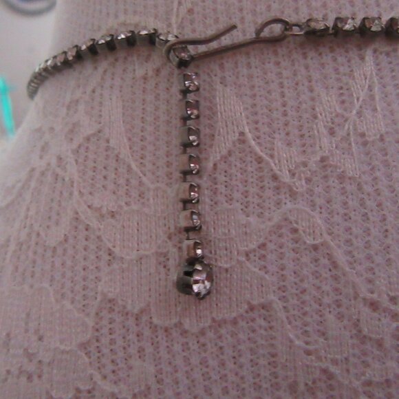 Vintage clear rhinestone chevron V necklace choker - super sparkling!! - Picture 7 of 7